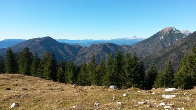 Razgled od Doma na Kofcah na Dobrčo, Julijske Alpe in Begunjščico