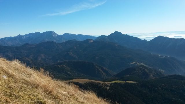 Razgled iz vrha na Skuto, Grintovec, Kočno, Krvavec, Storžič in Tolsti vrh