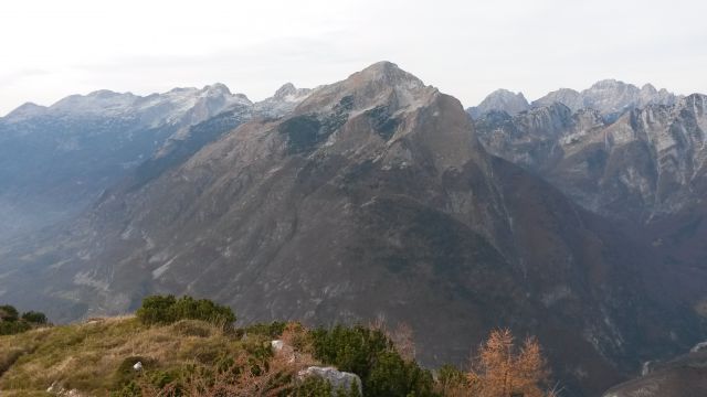 Razgled iz vrha na Kanin, Rombon, Montaž, Koštrunove špice in Viš
