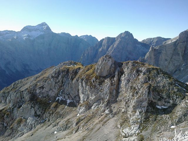 Razgled iz poti na Šplevto (v ospredju) ter Triglav, Kanjavec, Stenar in Križ