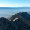 Razgled iz vrha na Tolsti vrh s Kriško goro, Dobrčo in Julijske Alpe (v daljavi)