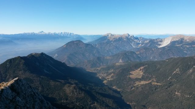 Razgled iz vrha na Julijske Alpe, Tolsti vrh, Dobrčo, Begunjščico, Stol, Vrtačo