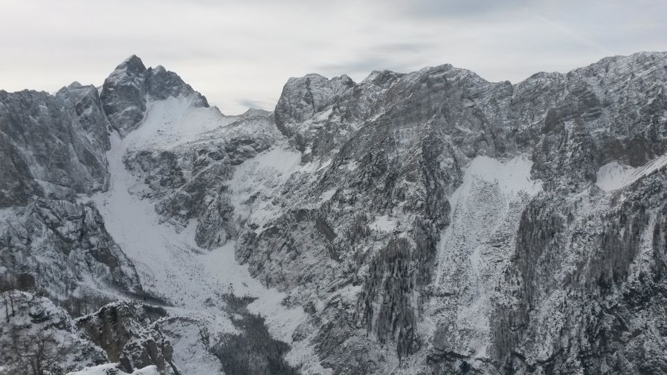 Razgled iz vrha na Jalovec, Kotovo sedlo, Vevnico in Strug (od leve proti desni)