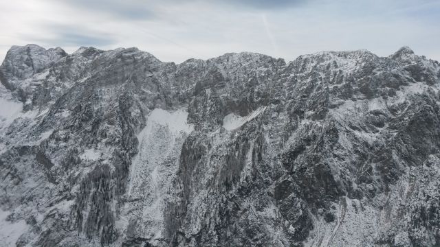 Razgled iz vrha na celoten greben od Vevnice (levo) do Visoke Ponce (desno)