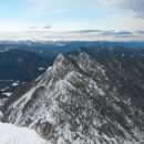 Razgled iz vrha na Ciprnik (v ospredju) in Avstrijske Alpe (v ozadju)