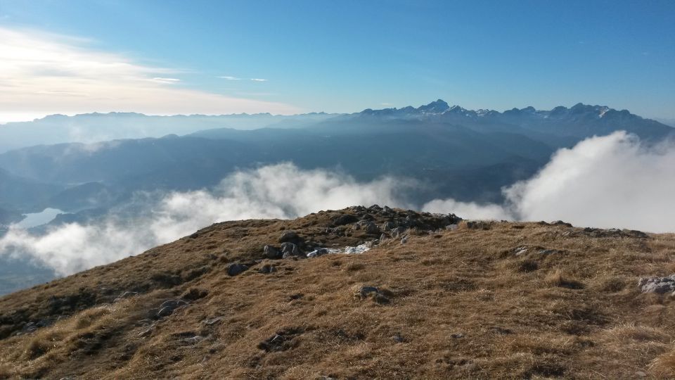 Razgled od koče na Bohinjske gore in Julijske Alpe