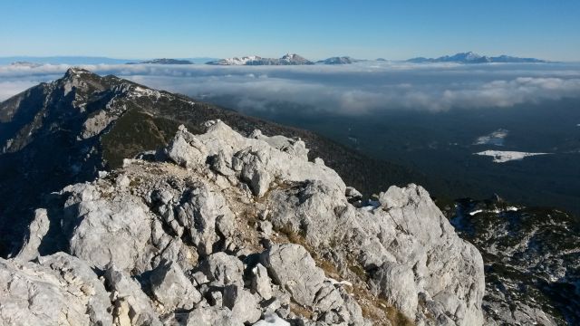 Razgled iz vrha na Debelo peč, Karavanke in Kamniško-Savinjske Alpe