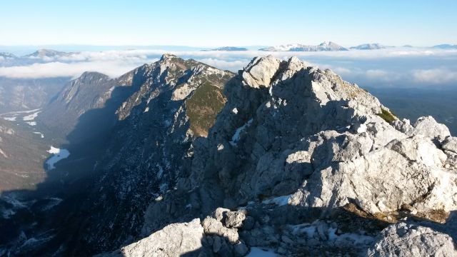 Razgled iz vrha na dolino Krme, Debelo peč in Karavanke