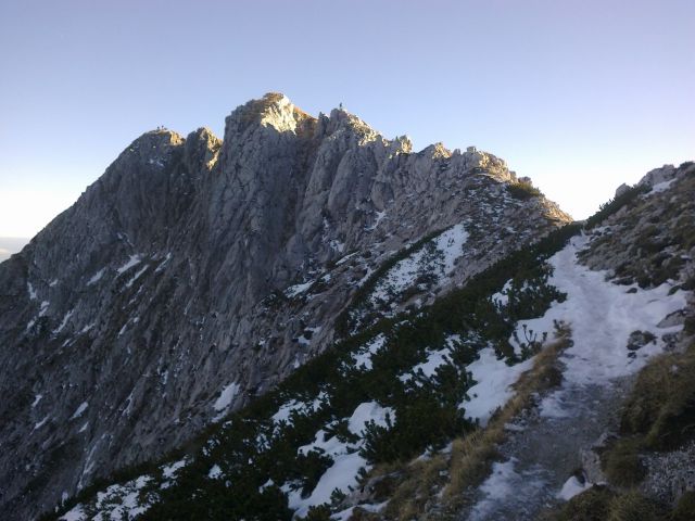 Pogled na nadaljnjo pot in vrh Viševnika