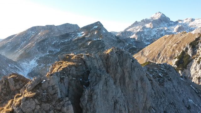 Razgled iz vrha na Tosc, Veliki Draški vrh in Triglav
