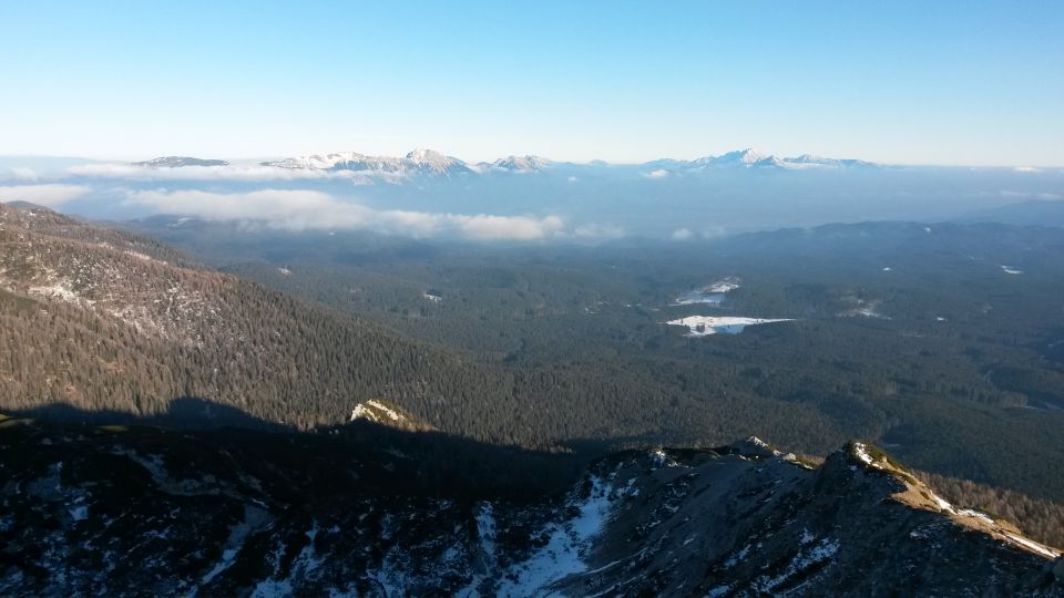 Razgled iz vrha na Karavanke in Kamniško-Savinjske Alpe