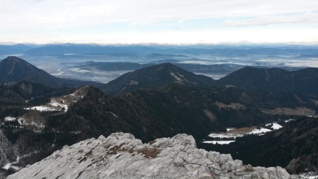 Razgled iz vrha na avstrijske hribe