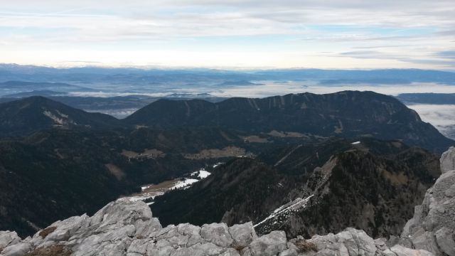 Razgled iz vrha na avstrijske hribe