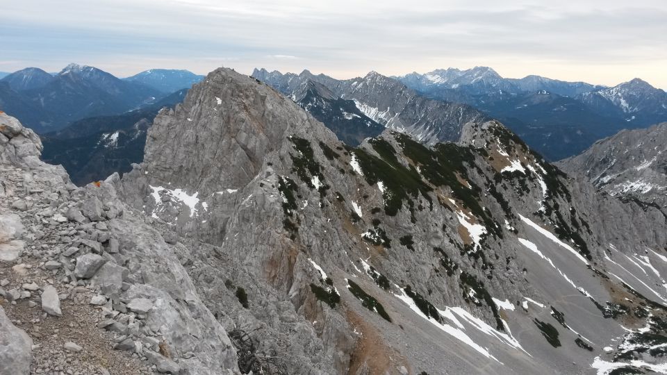 Razgled iz vrha na Obir, Peco, Palec, Košutico, Košuto, Grintovec, Kočno in Storžič