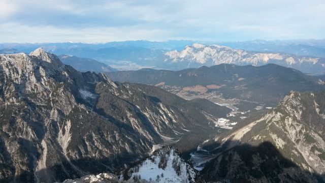 Razgled iz vrha na Veliko Ponco, Dobrač, Slemenovo špico in Ciprnik