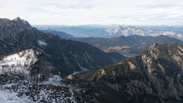 Razgled iz vrha na Veliko Ponco, Slemenovo špico, Dobrač in Ciprnik