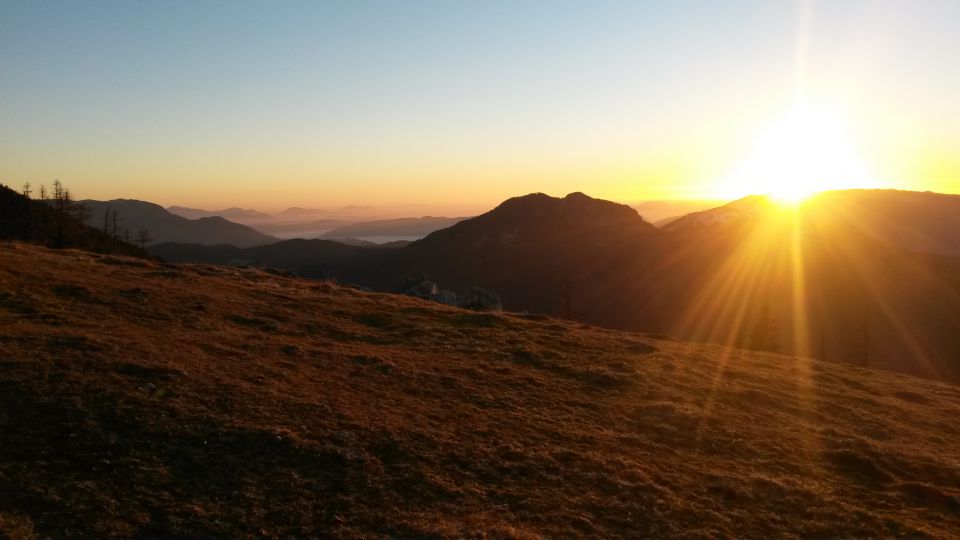 Sončni vzhod na Planini Podvežak