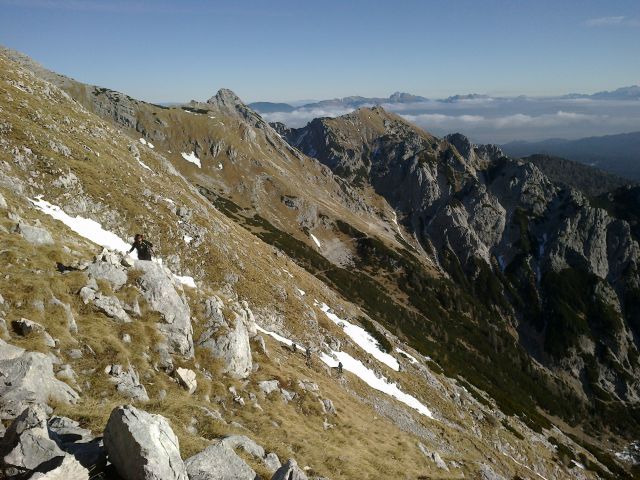 Vzpon na Tosc ter razgled na Mali Draški vrh, Viševnik in Ablanco (od leve proti desni)