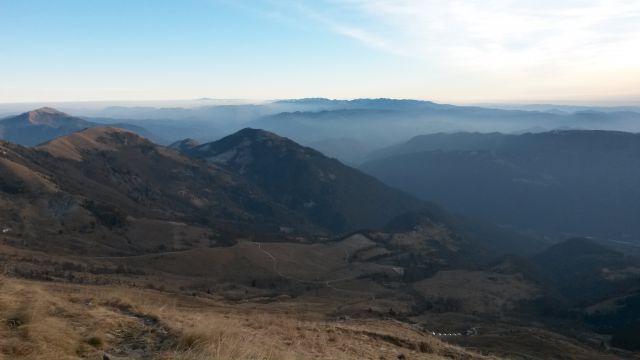Razgled iz poti na Planino Kuhinjo ter Visoč vrh in Mrzli vrh