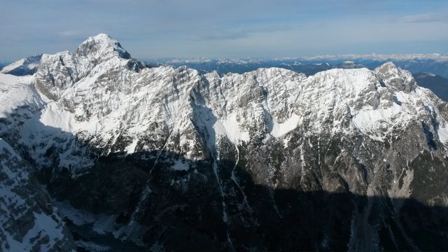 Razgled iz vrha na Mangart, Vevnico, Strug in celoten greben Ponc