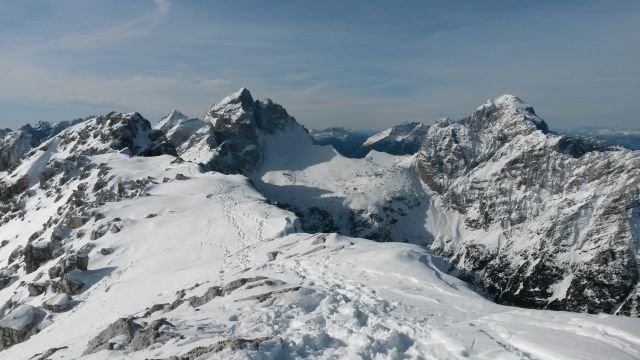 Razgled iz vrha na Jalovec, Kotovo sedlo in Mangart