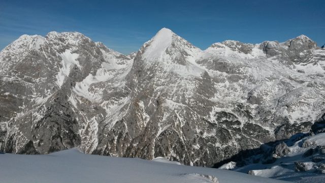 Razgled iz vrha na Kočno, Grintovec, Dolgi hrbet, Štruco in Skuto (od leve proti desni)