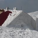 Razgled iz vrha Snežnika na zavetišče na Snežniku