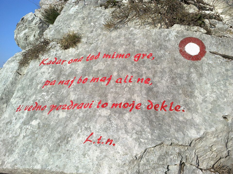 Napis na skalci pod vrhom Gradiške Ture