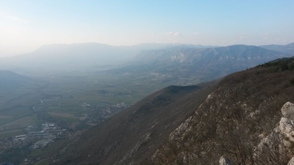 Razgled iz Gradiške Ture na Vipavsko dolino