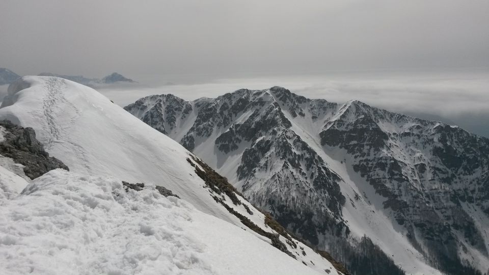 Razgled z vrha Vrtače na Begunjščico