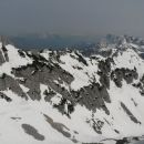 Razgled iz poti na Palec (levo) ter Košutico in greben Košute (desno)