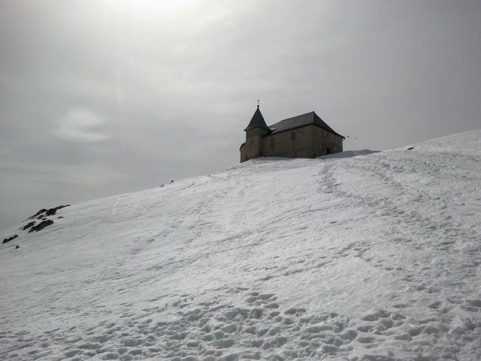 Razgled iz poti na cerkvico na vzhodnem vrhu Dobrača