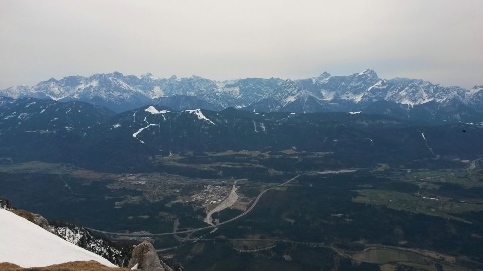 Razgled z vzhodnega vrha Dobrača na Julijske Alpe