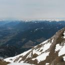 Razgled z vzhodnega vrha Dobrača na Karnijske Alpe (levo) in Avstrijske Alpe (desno)