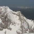 Razgled z vrha Grintovca na Kočno (levo) in celotni greben Košute (desno)