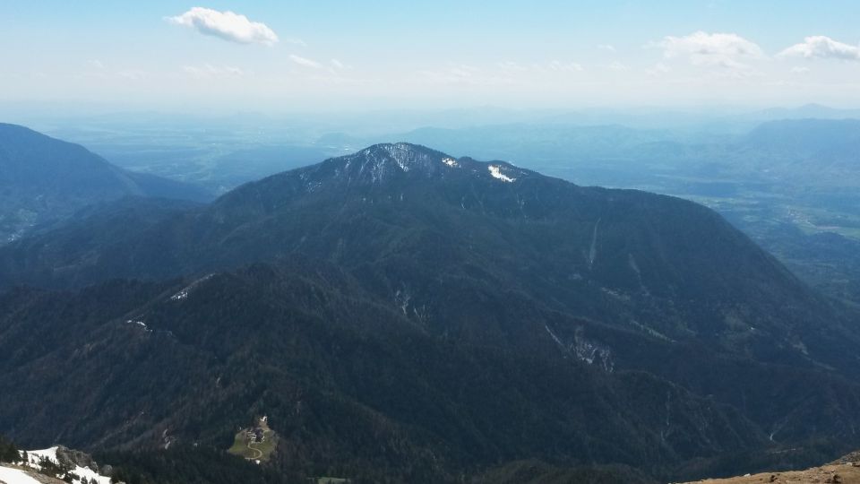 Razgled z vrha Begunjščice na Dobrčo