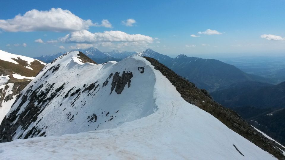 In počasi spet nazaj na vrhu Šentanskega plazu