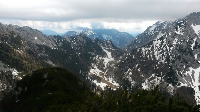 Razgled z Srednjega vrha na Zelenico, Triangel, Košutico in Veliki vrh Košute