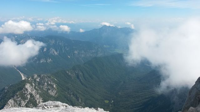 Razgled z vrha Rjavine na dolino Vrata in Kepo