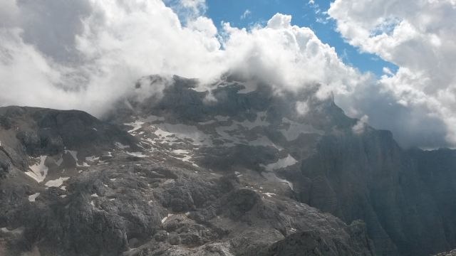 Razgled z Begunjskega vrha na Triglav