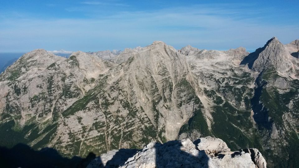 Razgled z vrha Cmira na Pihavec, Bovški gamsovec, Stenar, Razor, Prisojnik in Dolkovo š.