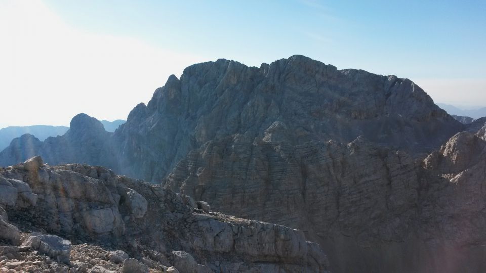 Razgled z vrha Cmira na Luknjo peč, Rjavino in Spodnjo Vrbanovo špico