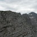 Razgled z Spodnje Vrbanove špice na Triglav in Begunjski vrh