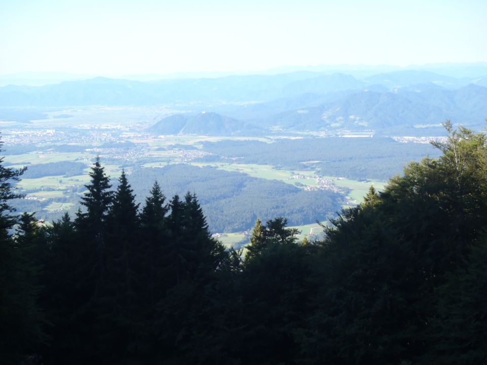 Razgledi v smeri Ljubljane  in Julijcev.