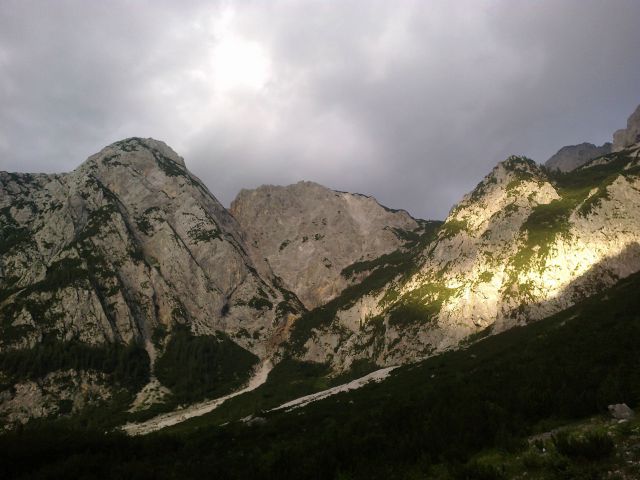 Prvi razgled na Babo, Ledinski vrh in steno proti Kranjski koči na Ledinah