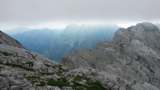 Razgled s poti na Krofičko, Ojstrico, Planjavo in Tursko goro (od leve proti desni)