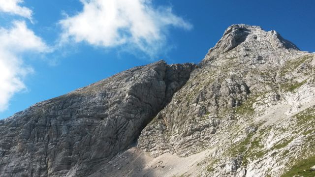 Na sedlu Čez Gulce (2257m) z razgledom na Škrnatarico