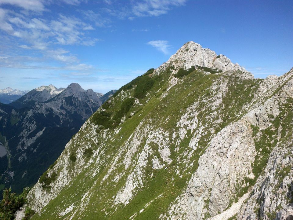 Razgled z poti proti vrhu Košutice