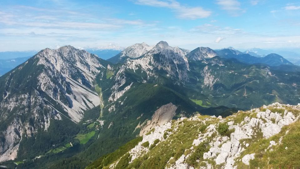 Razgled z vrha Košutice na Begunjščico, Stol, Vrtačo, Palec, Zelenjak in Ovčji vrh