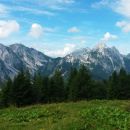 Razgled z poti na Begunjščico, Stol, Vrtačo, Palec, Zelenjak in Ovčji vrh